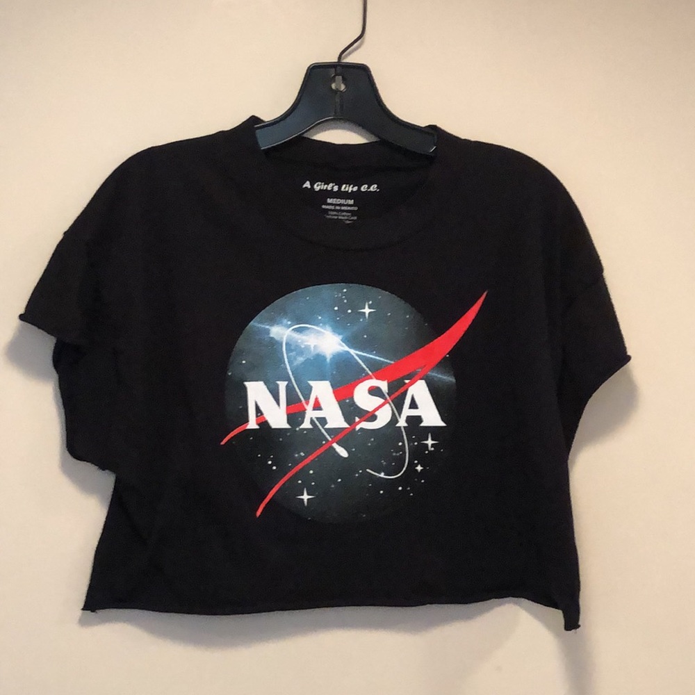 🌎🪐🌚cropped oversized short slv T! NASA screen! raw edge hem size M! 100%cotton